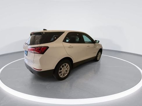 Used 2022 Chevrolet Equinox LS w/ LS Convenience Package AWD/4WD image 8