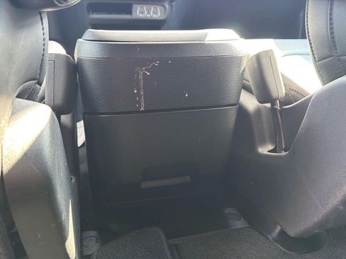 Used 2025 Chrysler Pacifica Select FWD image 33