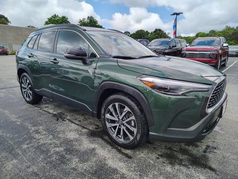 Used 2025 Toyota Corolla Cross XLE AWD/4WD image 3