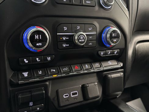 Used 2020 GMC Sierra 3500 Denali w/ Denali Ultimate Package image 28