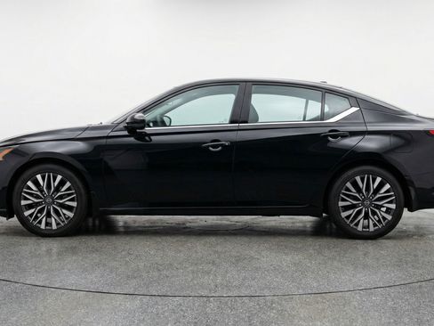 Used 2025 Nissan Altima 2.5 SV FWD image 5