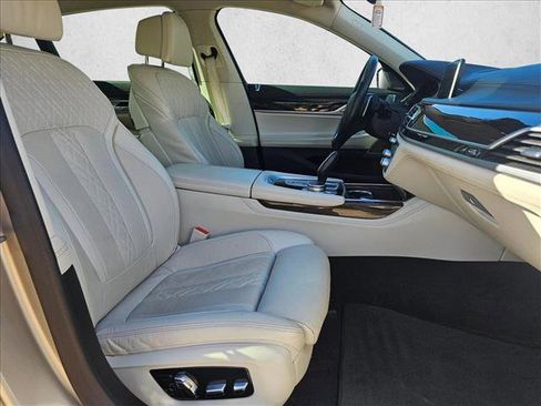 Used 2021 BMW 740i w/ Premium Package image 22