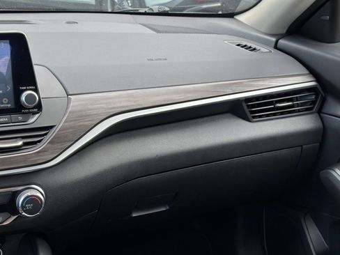 Used 2025 Nissan Altima 2.5 SV FWD image 31
