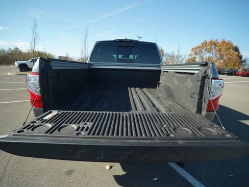 Used 2024 Nissan Titan SV w/ SV Convenience Package image 17