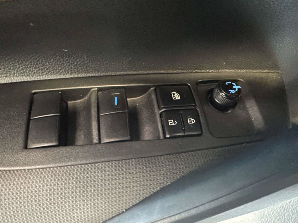 Used 2022 Toyota Corolla LE w/ LE Convenience Package FWD image 18
