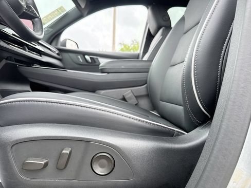 Used 2025 Buick Enclave Preferred FWD image 15