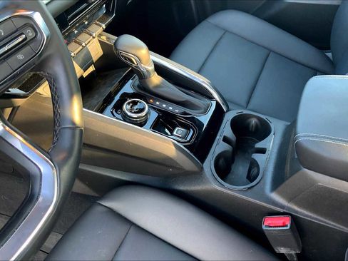 Used 2024 GMC Canyon Elevation w/ Elevation Premium Package AWD/4WD image 17