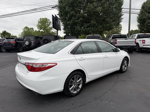 Used 2015 Toyota Camry SE FWD image 5