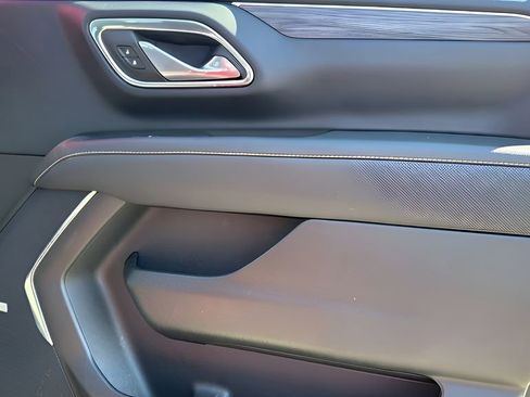 Used 2024 GMC Yukon SLT image 30