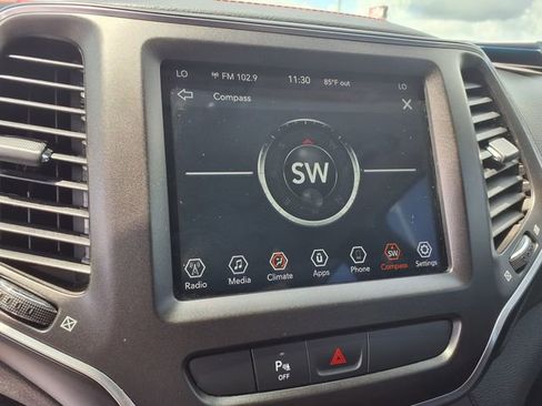 Used 2020 Jeep Cherokee Trailhawk AWD/4WD image 8
