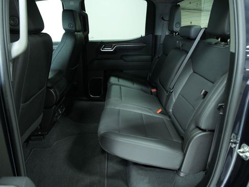 Used 2025 GMC Sierra 1500 SLT AWD/4WD image 32