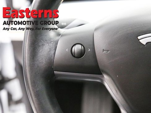 Used 2019 Tesla Model 3 Standard Range image 16