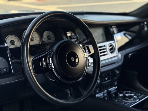 Used 2017 Rolls-Royce Wraith RWD image 19