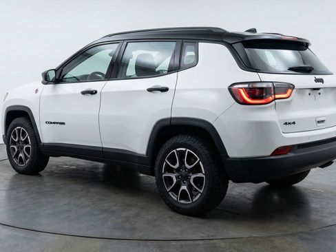 Used 2025 Jeep Compass Trailhawk image 6