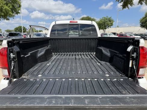 Certified 2022 Toyota Tacoma SR5 AWD/4WD image 25