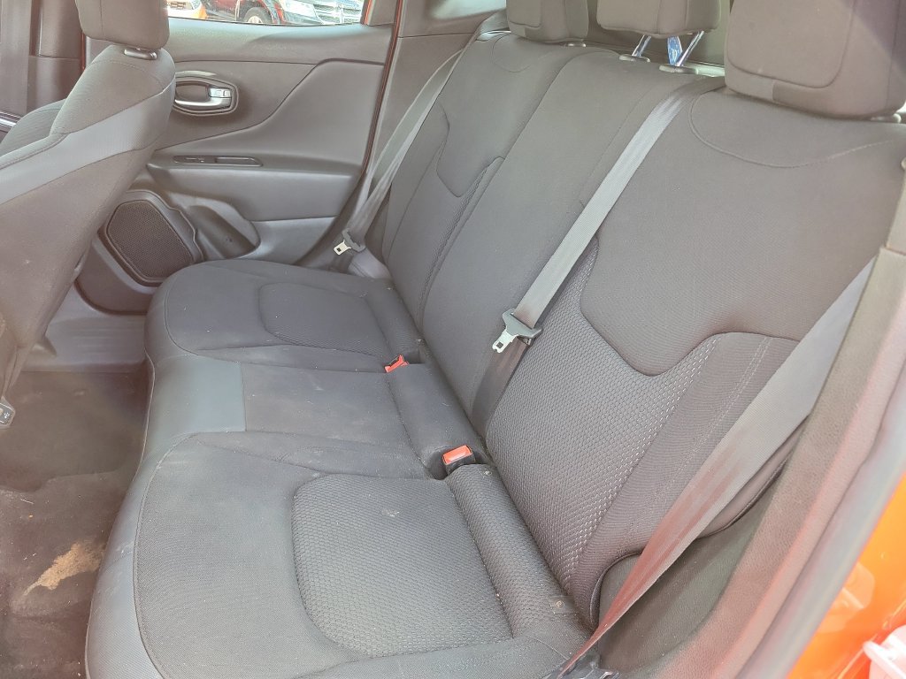 Used 2020 Jeep Renegade Altitude FWD image 14