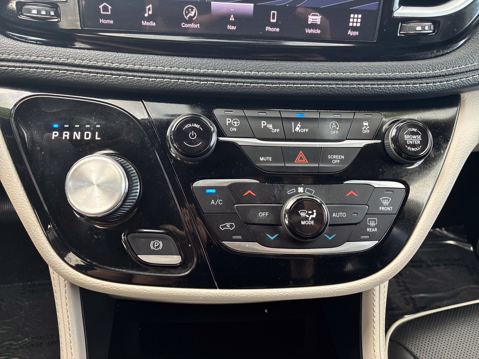 Certified 2023 Chrysler Pacifica Limited AWD/4WD image 29