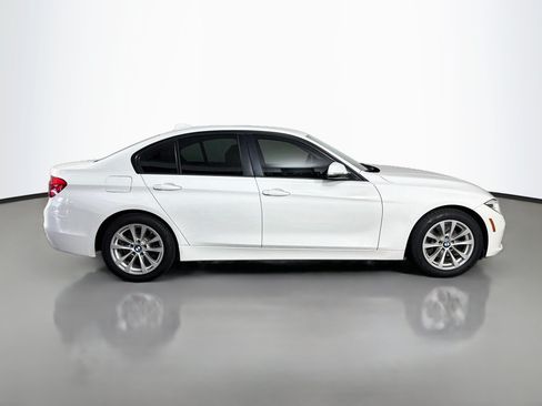 Used 2018 BMW 320i Sedan RWD image 11
