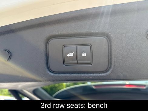 Used 2025 Nissan Pathfinder SV AWD/4WD image 16