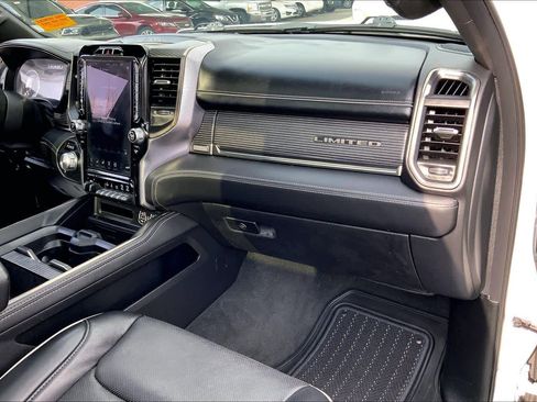 Used 2020 RAM 1500 Limited w/ Body Color Bumper Group image 17