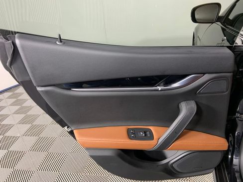 Used 2021 Maserati Ghibli RWD image 17