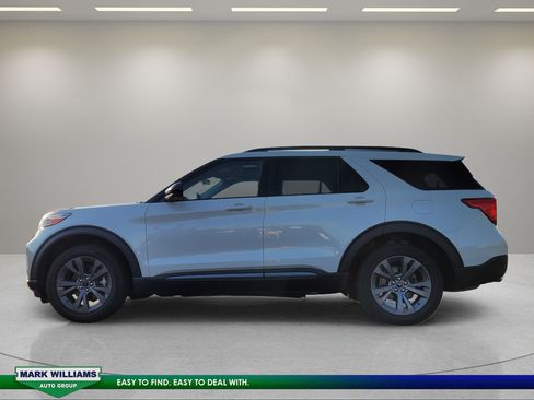 Used 2022 Ford Explorer XLT w/ Equipment Group 202A AWD/4WD image 7