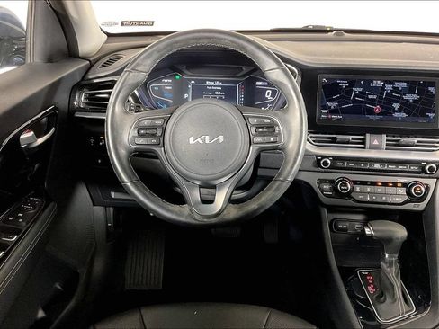 Used 2022 Kia Niro Touring Special Edition FWD image 4