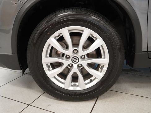 Used 2017 Nissan Rogue SV w/ SV Premium Package AWD/4WD image 16