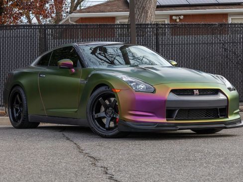 Used 2010 Nissan GT-R Premium image 2