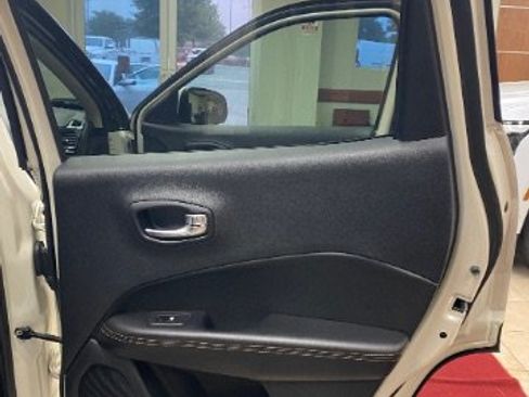Used 2020 Jeep Compass Limited FWD image 12