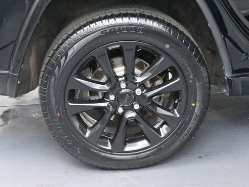 Used 2017 Jeep Grand Cherokee Altitude AWD/4WD image 33