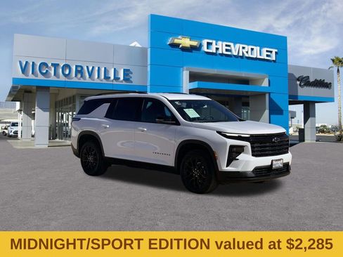 Certified 2025 Chevrolet Traverse LT w/ Midnight/Sport Edition image 3