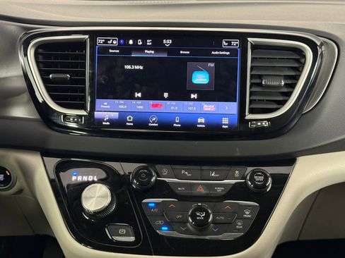 Used 2023 Chrysler Pacifica Touring-L FWD image 28