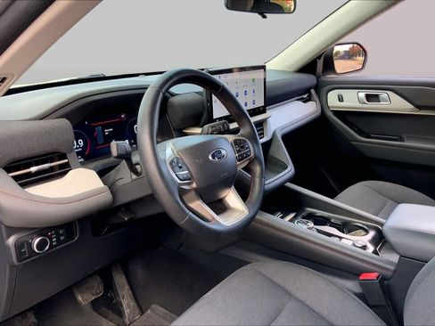 Used 2025 Ford Explorer Active RWD image 17