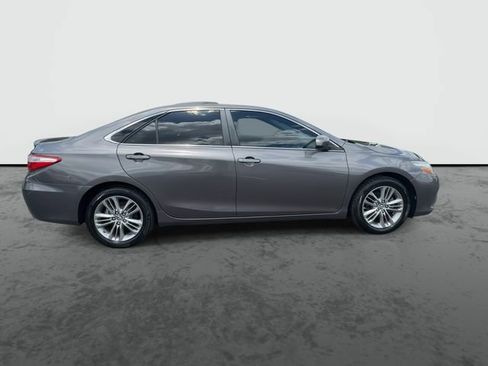Used 2015 Toyota Camry SE w/ Moonroof Package image 9