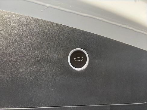 Used 2016 Tesla Model X 75D image 11