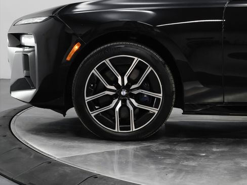 Used 2023 BMW 760i xDrive w/ Executive Package image 22