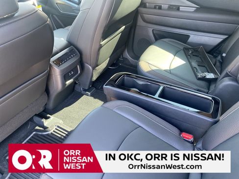 New 2025 Nissan Pathfinder SL w/ SL Premium Package image 17