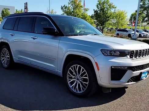 New 2026 Jeep Grand Cherokee L Summit w/ Advanced Protech Group IV AWD/4WD image 2