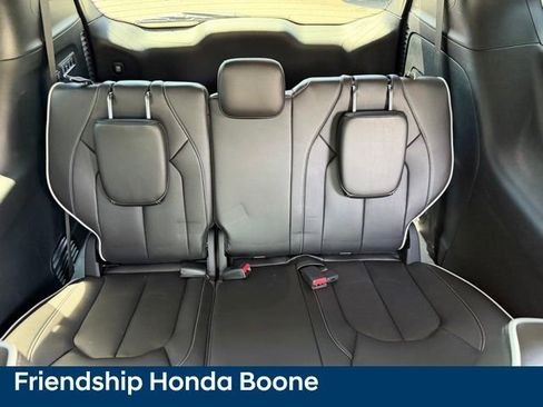 Used 2023 Chrysler Pacifica Limited w/ Uconnect Theater Family Group image 47