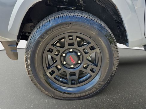 Used 2019 Toyota Tacoma TRD Sport AWD/4WD image 30