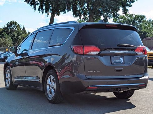 Used 2017 Chrysler Pacifica Touring-L Plus image 9