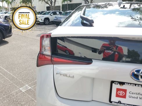 Certified 2022 Toyota Prius Limited image 13