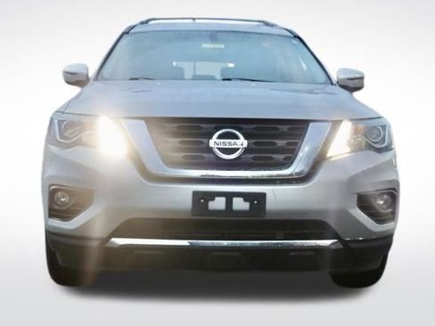 Used 2019 Nissan Pathfinder SV image 4