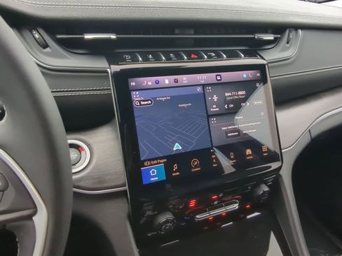 Certified 2024 Jeep Grand Cherokee Limited w/ Black Appearance Package image 27