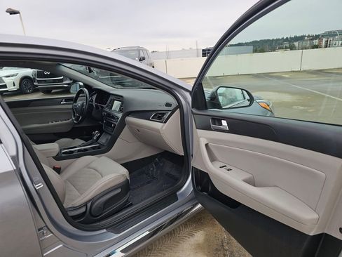 Used 2016 Hyundai Sonata Sport w/ Option Group 02 image 12