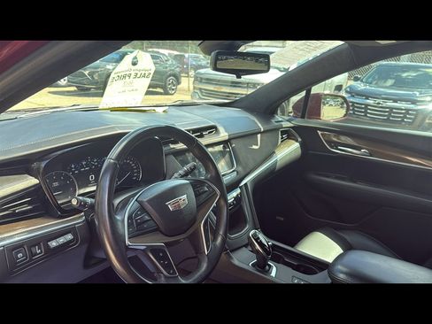 Used 2017 Cadillac XT5 Platinum image 9