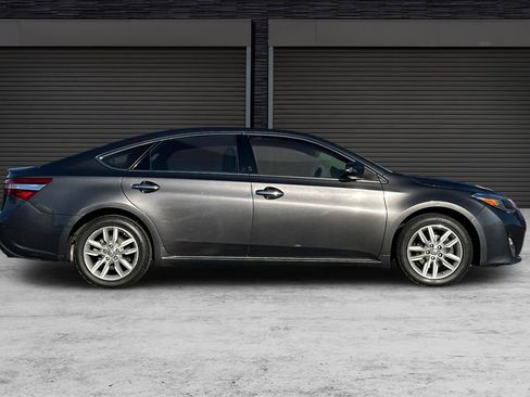 Used 2013 Toyota Avalon Limited image 3