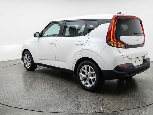 Used 2025 Kia Soul LX w/ LX Technology Package FWD image 6