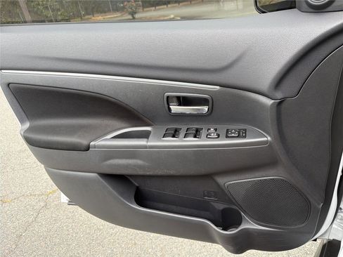 Used 2023 Mitsubishi Outlander Sport ES AWD/4WD image 18